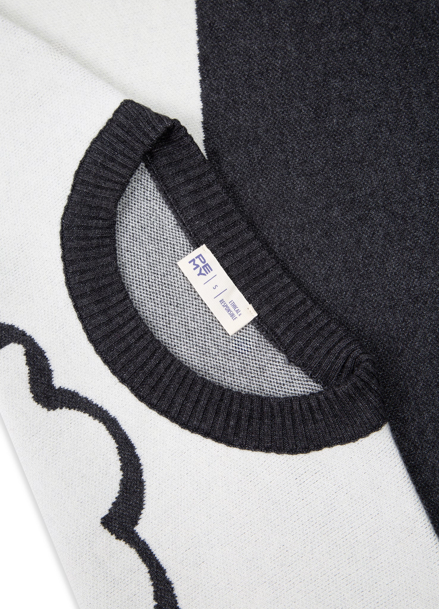 FACES Cropped Triko Kazak